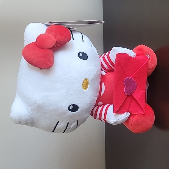 Hello Kitty Animated Plush - Picture 1 of 4
